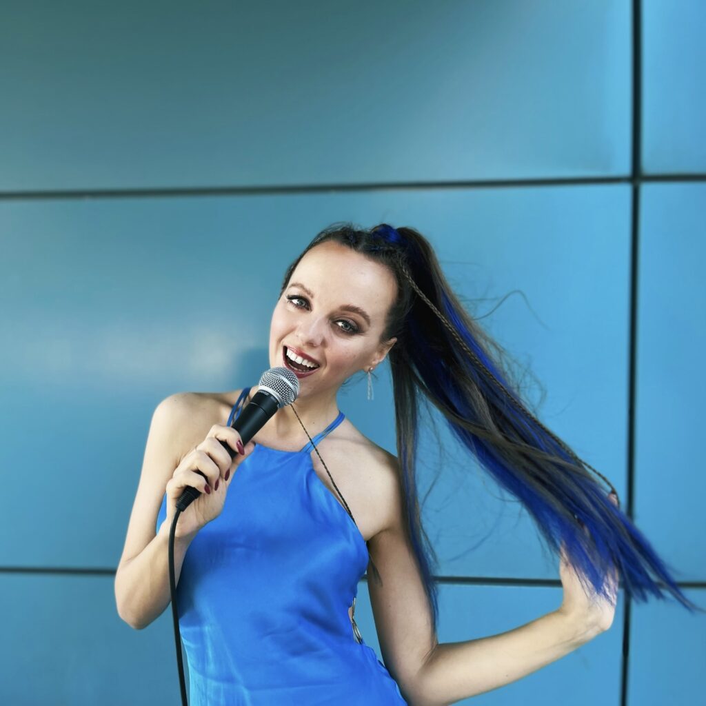 Julie Orlova is a singer, songwriter and vocal coach based in Prague, Czech republic. Professionally known as Lily Juls.